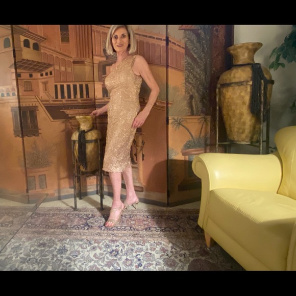 David Meister gold cocktail dress. - Picture 3 of 5